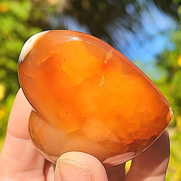 🌸🌸🌸 3/$50---Vibrant Orca Carnelian Puffy Heart Carving - Picture 16 of 17